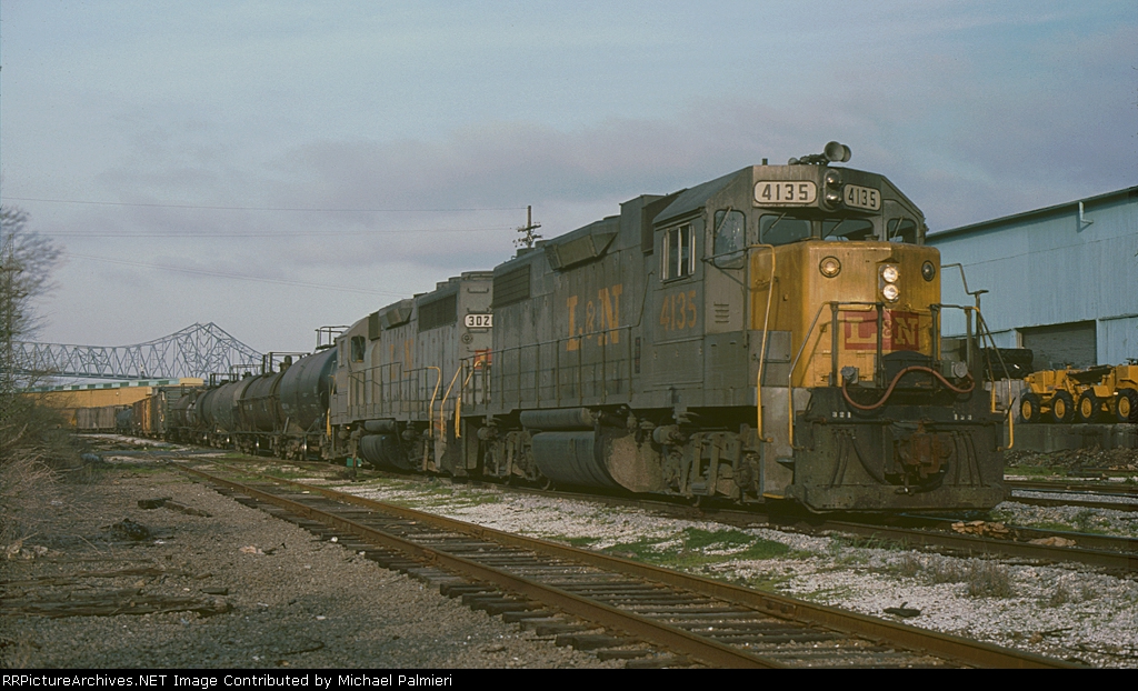 L&N GP38-2 4135